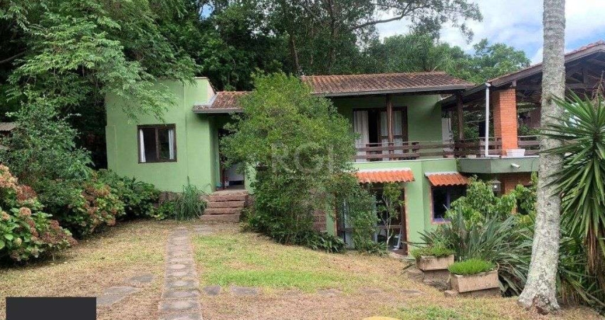 Terreno de 5.280 m², com 3 casas, no bairro Ponta Grossa, em Porto Alegre.