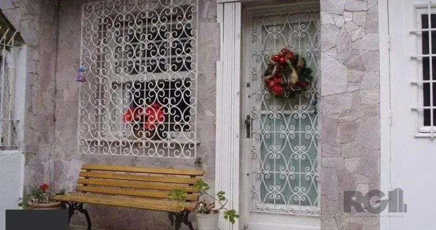 Casa sobrado no bairro São João de 3 dormitórios e 2 vagas