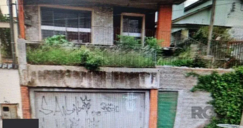 Casa no bairro Medianeira de 4 dormitórios