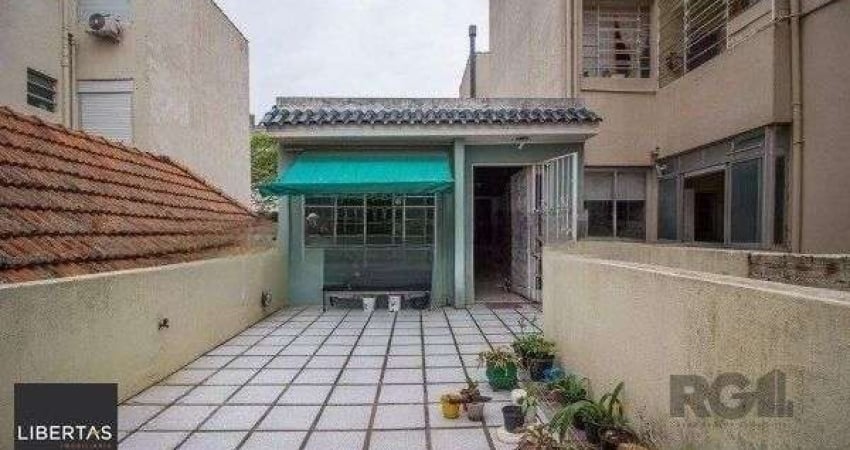 Casa sobrado no bairro Rio Branco de 4 dormitórios e vaga