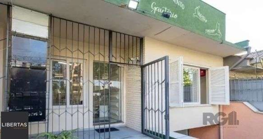 Casa no bairro Petrópolis de 3 dormitórios e 2 vagas