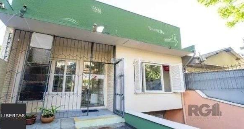 Casa no bairro Petrópolis de 3 dormitórios e 4 vagas