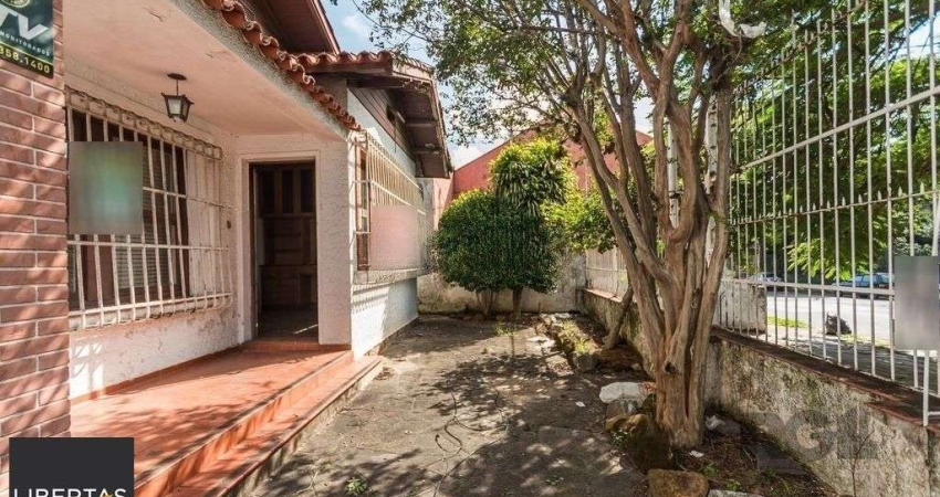 Casa de 4 dormitórios, no bairro Medianeira