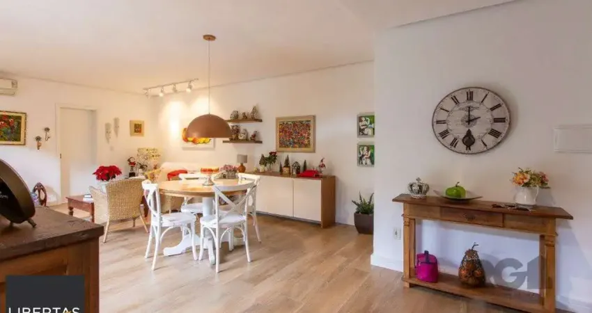 Casa térrea, 3 quartos, edícula, com 2 suites, pátio - Bairro Guarujá