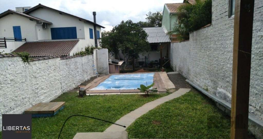 Casa para Venda - 350m², 4 dormitórios, sendo 2 suites, 2 vagas - Glória