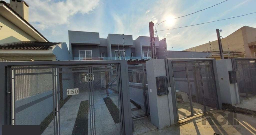 Sobrado com 3 dormitórios, suíte e duas vagas de garagem no bairro Sarandi