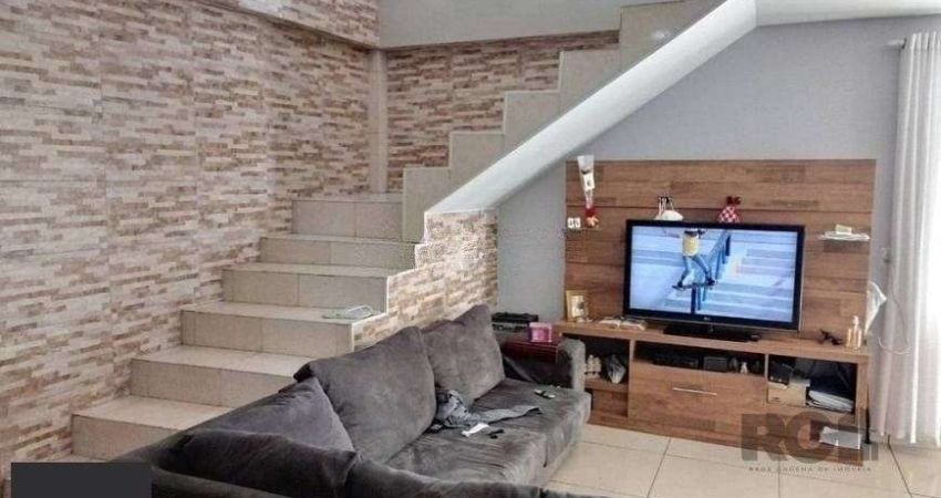 Casa de 191m² com 4 dormitórios, churrasqueira e piscina.