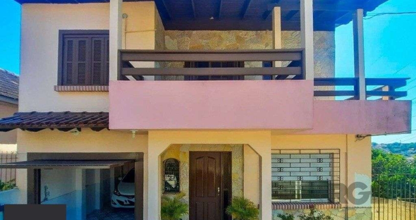 Excelente casa de 240m² com 4 dormitórios e 2 vagas.