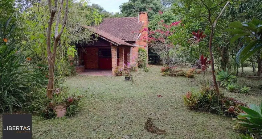 Sito à venda no Lami, com casa com quartos, 1 banheiro e piscina
