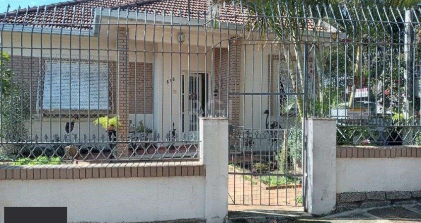 Casa para Venda - 384m², 3 dormitórios, sendo 1 suites, 3 vagas - Teresópolis