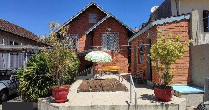 Casa para Venda - 142.8m², 4 dormitórios, 5 vagas - Teresópolis