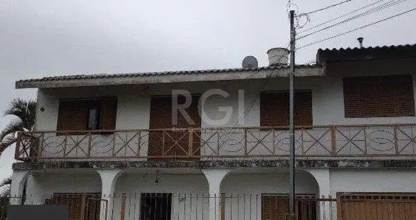 Casa  3 dormitórios, sendo 1 suites, 2 vagas - Medianeira, Porto Alegre/RS