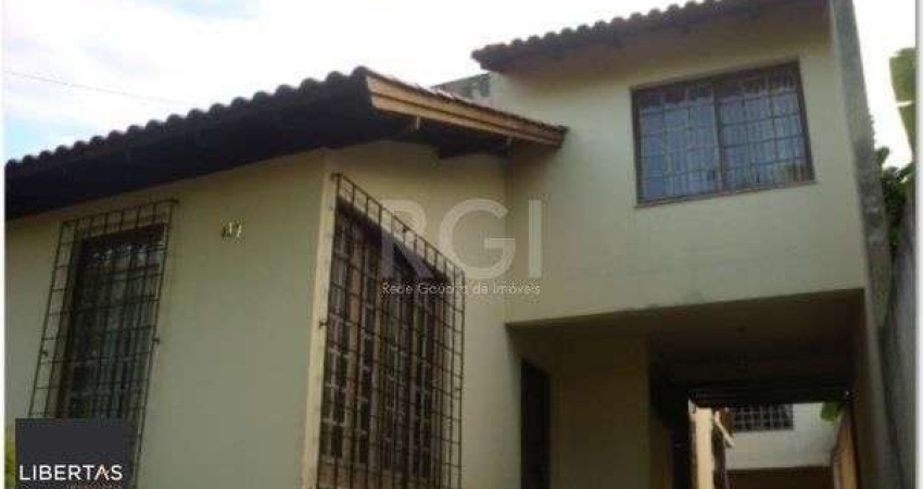 Casa para Venda - 240m², 4 dormitórios, sendo 1 suites, 4 vagas - Nonoai