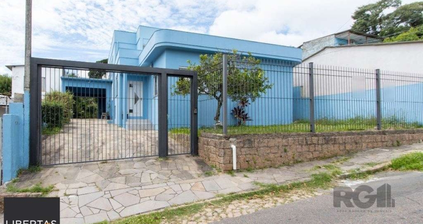 Casa, 5 dormitórios, sendo 1 suíte, 312m² privativos, 8 vagas - Bairro Vila Nova