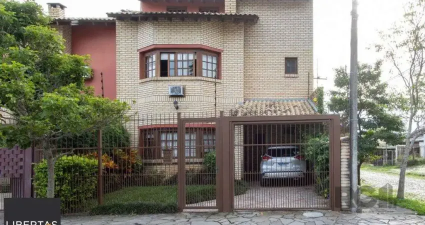 Casa para Venda - 180.3m², 3 dormitórios, sendo 1 suites, 3 vagas - Guarujá