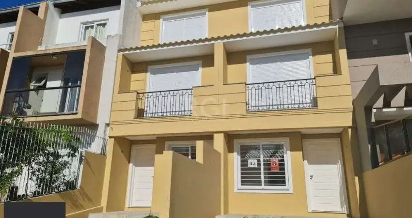 Casa para Venda - 133m², 3 dormitórios, sendo 3 suites, 1 vaga - Guarujá