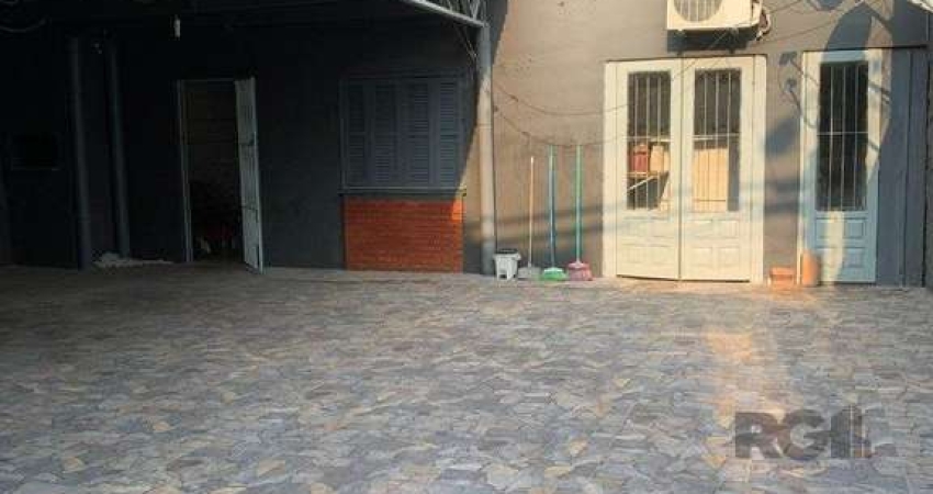 Vende-se casa 3 quartos com suíte e 3 vagas de garagem - 130m² - Jardim Itu Saba