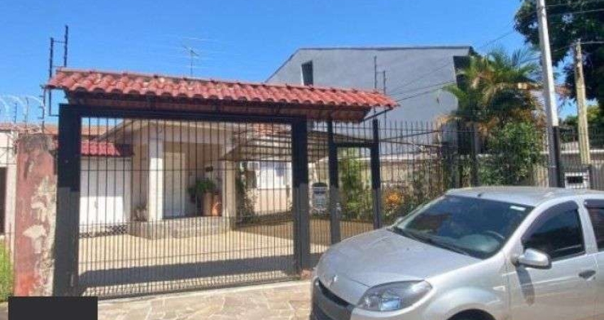 Casa 4 dormitórios I vaga 8 carros I Bairro Camaquã