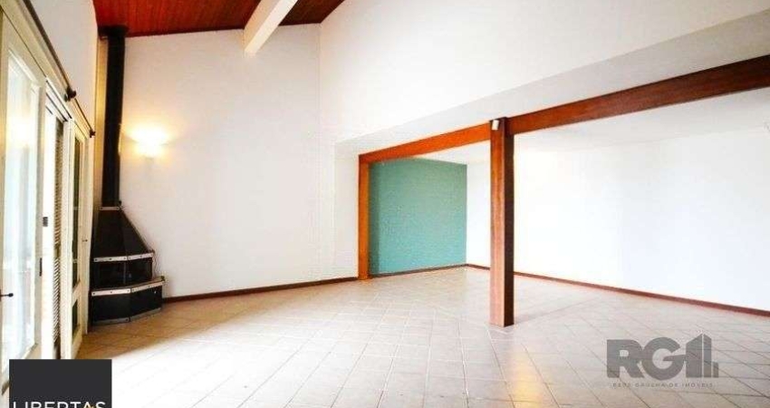 Casa de 200m² - 4 dormitórios, 4 vagas no bairro Espírito Santo