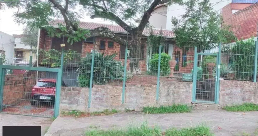 Casa para Venda - 140m², 2 dormitórios, sendo 1 suites, 2 vagas - Medianeira