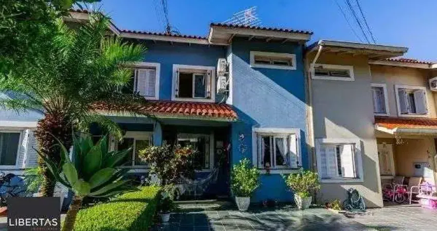 Casa sobrado em condomínio fechado na Vila Nova de 3 dormitórios e 2 vagas