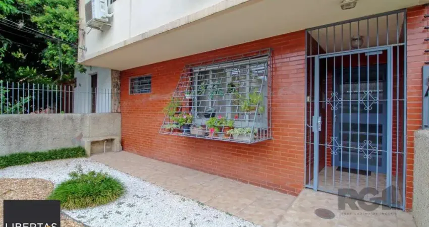 Apartamento no Petrópolis de 2 dormitórios e dependência