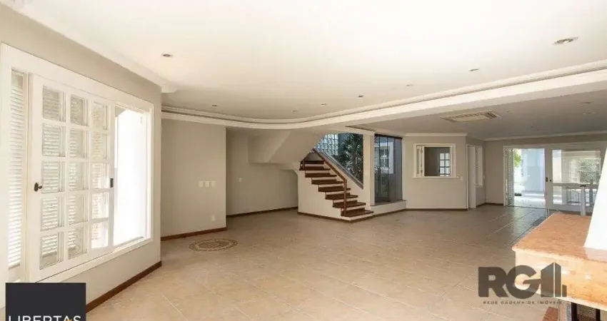 BELO SOBRADO, 3 QUARTOS, 1 SUITE, PISCINA, 320m² PRIVATIVOS - TRISTEZA