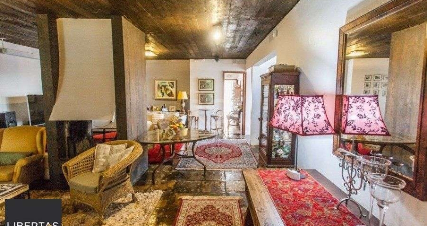 Casa para Venda - 400m², 3 dormitórios, sendo 1 suites, 5 vagas - Cristal