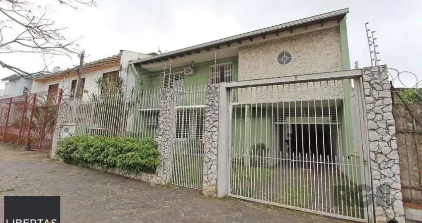 Casa com 5 suítes, 7 banheiros, 4 vagas no bairro Partenon