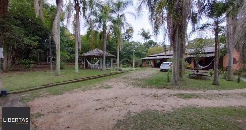 Sitio à venda no Lami, com 2 casas térreas, com 4 quartos cada uma