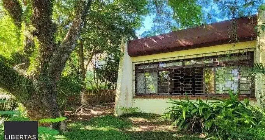 casa à venda no bairro Menino Deus em Porto Alegre. Com 160m² de área privativa