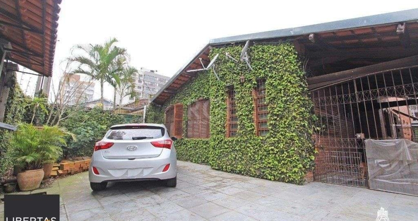 Casa para Venda - 381m², 3 dormitórios, sendo 1 suites, 4 vagas - Tristeza