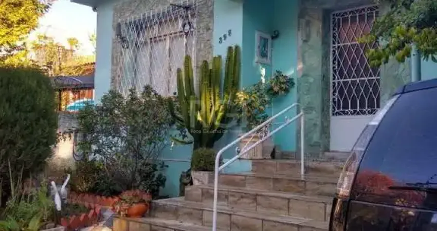 Casa para Venda - 165m², 2 dormitórios, 4 vagas - Menino Deus