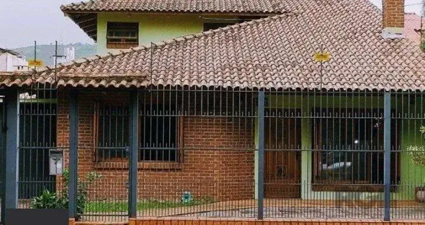 Casa de 3 dormitórios e 2 suítes no Bairro Partenon