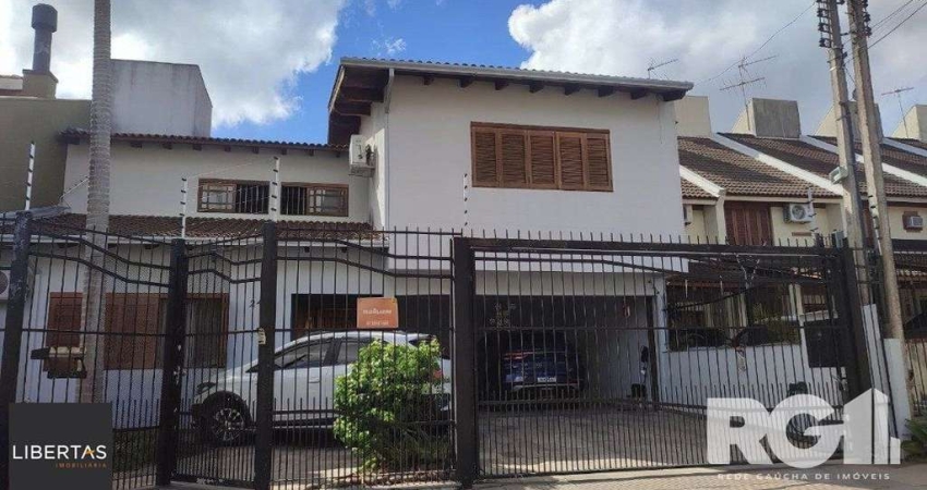 Casa com 3 dormitórios na Rua, Paulo Madureira Coelho, proximo ao novo Cesto, Mo