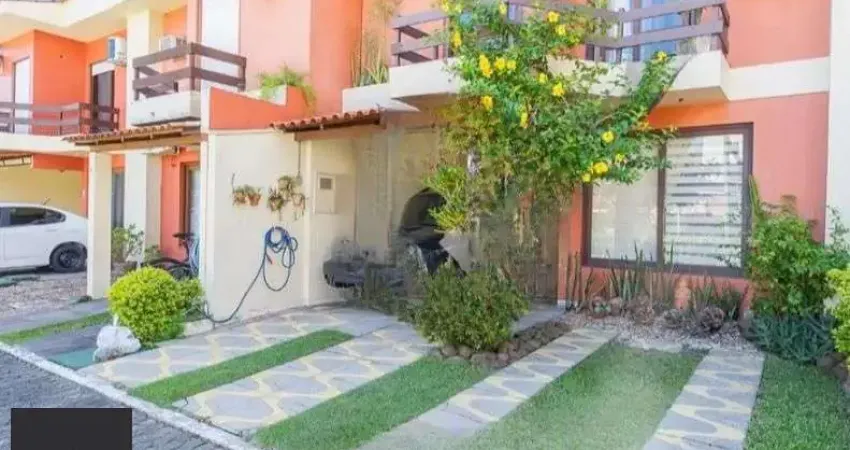 Linda casa com 3 dormitórios, sendo 1 Suíte, Sala Ampla no Condomínio de Ótima L