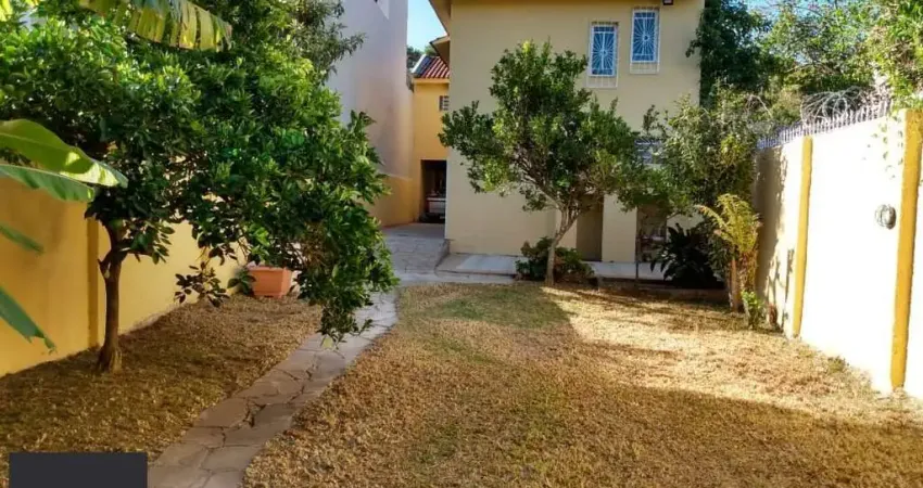 Casa ampla com pátio no Bairro Cristal, com 4 quartos