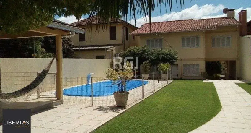 Casa para Venda - 300m², 4 dormitórios, sendo 2 suites, 4 vagas - Medianeira