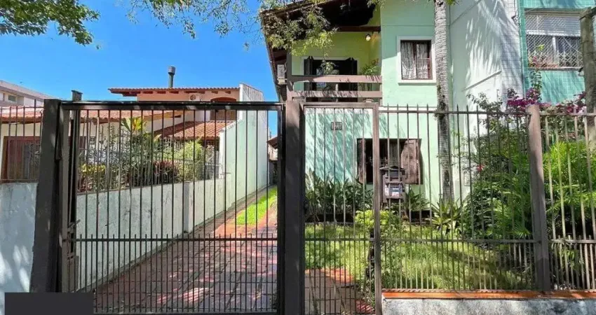 casa com 3 dormitórios, sendo 1 suíte, vaga para 4 carros, no bairro Santana