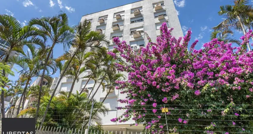 Apartamento no petrópolis de 2 dormitórios dependência e vaga desocupado