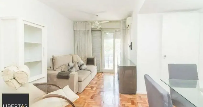 Apartamento de 2 dormitórios com sacada e 1 vaga no Petrópolis.