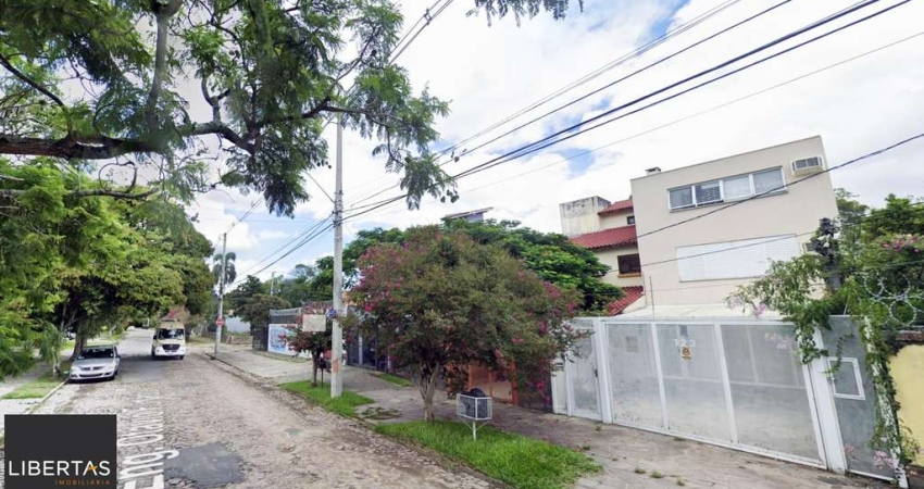 Casa com 4 quartos (02 suítes), 02 vagas cobertas no Bairro Ipanema