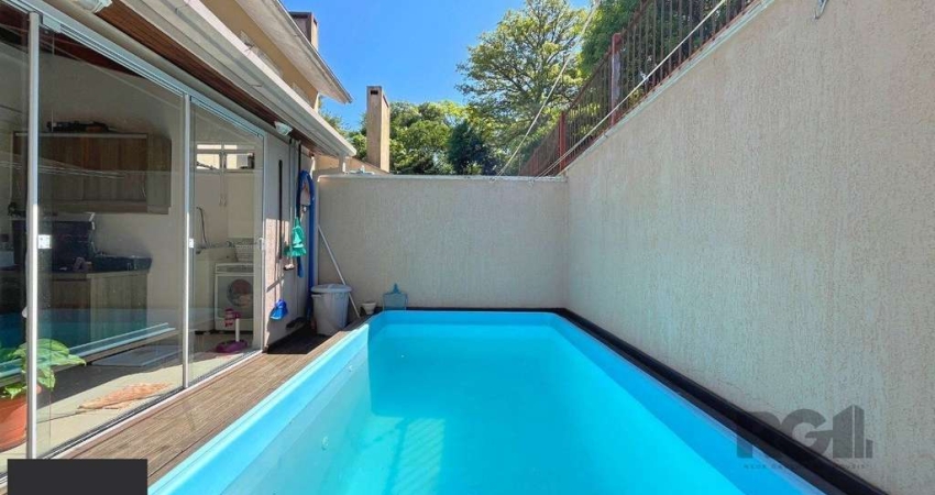 Casa com 134m², 3 dormitórios, sendo 1 suíte, 2 vagas em condomínio fechado