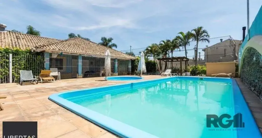 Casa em condomínio fechado no humaitá de 3 dormitórios 2 vagas e infra