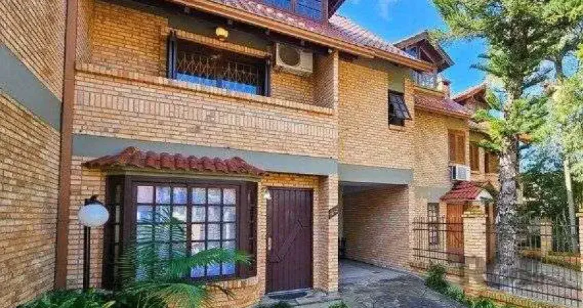 Casa de 3 dormitórios com 2 vagas de garagem no bairro Jardim Isabel