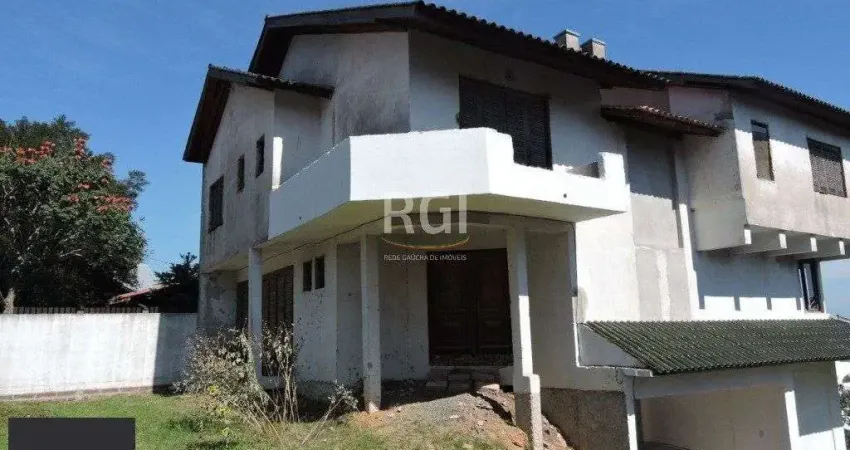 Casa para Venda - 300m², 5 dormitórios, sendo 3 suites, 5 vagas - Teresópolis