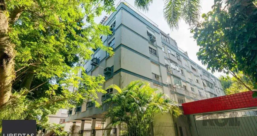 Cobertura de três quartos, suíte e uma vaga de garagem no bairro Higienópolis