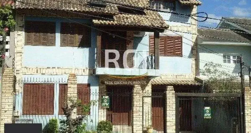 Casa à Venda – 320m², 3 Dormitórios (1 Suíte), 5 Vagas – Partenon