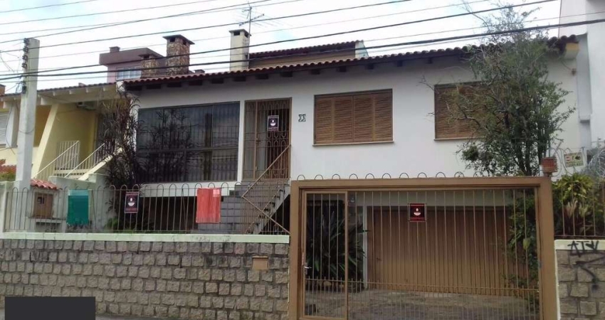 Casa para Venda - 293m², 3 dormitórios, sendo 1 suites, 4 vagas - Partenon