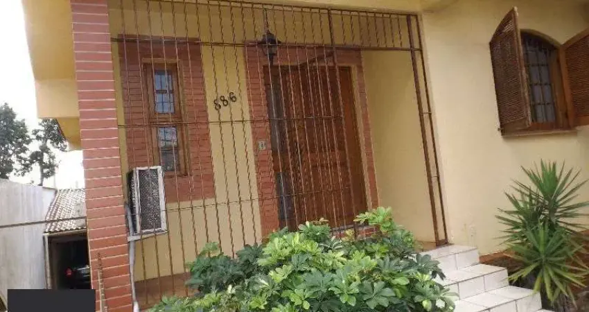 Casa para Venda - 250m², 3 dormitórios, sendo 3 suites, 7 vagas - Medianeira